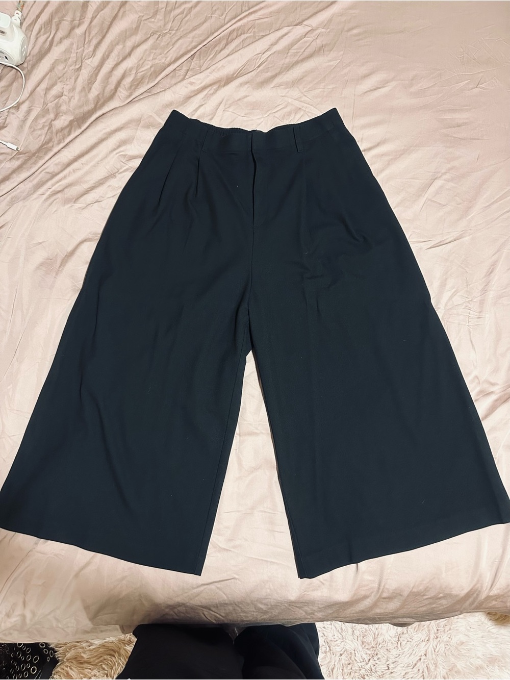 Uniqlo Black Wide-Leg Culotte Trousers